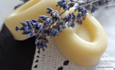 http://www.seifengeschichten.at/data/image/thumpnail/image.php?image=131/seifengeschichten_lavendelseife_article_2663_1.jpg&width=400